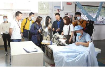 數(shù)十家媒體集結(jié)LOVO家紡生產(chǎn)基地 體驗互聯(lián)網(wǎng)直賣