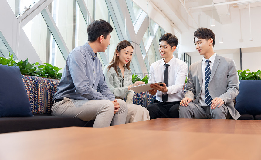 青年夫妻保險(xiǎn)投資咨詢(xún)與合同簽訂指南